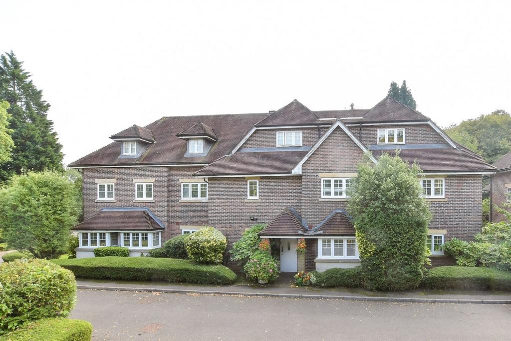 Babylon Lane, Lower Kingswood... 2 bed ground floor flat for sale £