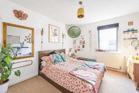 2 bedroom flat for sale, Poplar E14, Tower Hamlets, London, E14