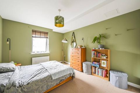 2 bedroom flat for sale, Poplar E14, Tower Hamlets, London, E14