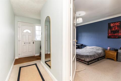 10 Shirley Close, Worthing, BN14 9BA