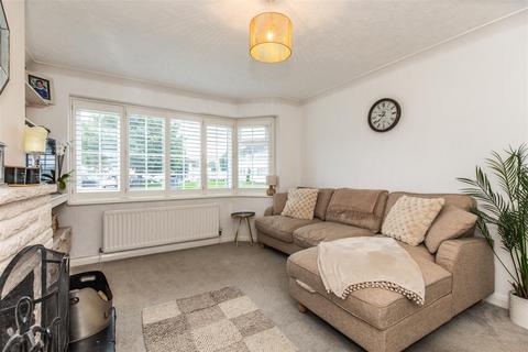 10 Shirley Close, Worthing, BN14 9BA