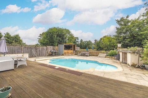 16 Ham Island, Old Windsor, Windsor, SL4 2JY