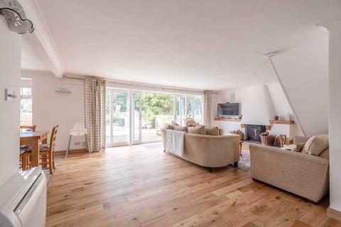 16 Ham Island, Old Windsor, Windsor, SL4 2JY