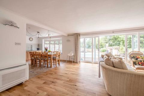 16 Ham Island, Old Windsor, Windsor, SL4 2JY
