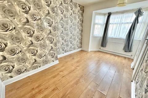 4 bedroom terraced house to rent, St. Leonards Avenue, Chatham ME4