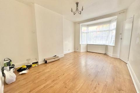 4 bedroom terraced house to rent, St. Leonards Avenue, Chatham ME4