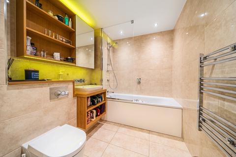 2 bedroom flat for sale, Western Gateway London E16