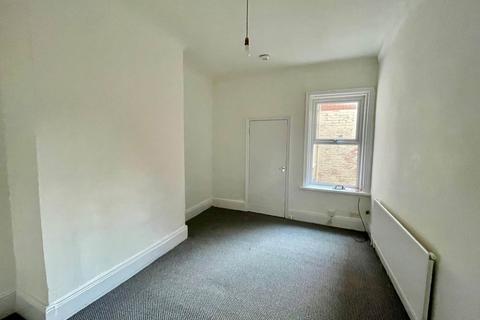 2 bedroom flat to rent, Eden House Road, Sunderland SR4