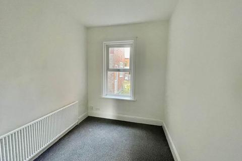 2 bedroom flat to rent, Eden House Road, Sunderland SR4