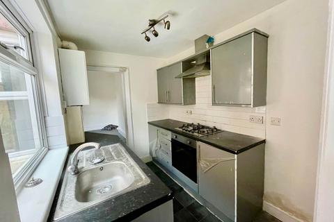 2 bedroom flat to rent, Eden House Road, Sunderland SR4