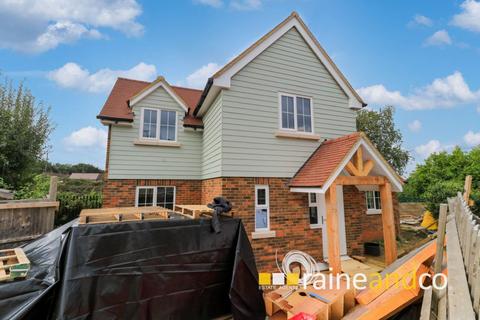 3 bedroom detached house for sale, Bull Stag Green, Hatfield