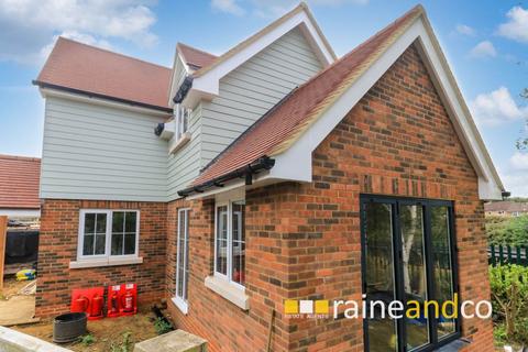 3 bedroom detached house for sale, Bull Stag Green, Hatfield