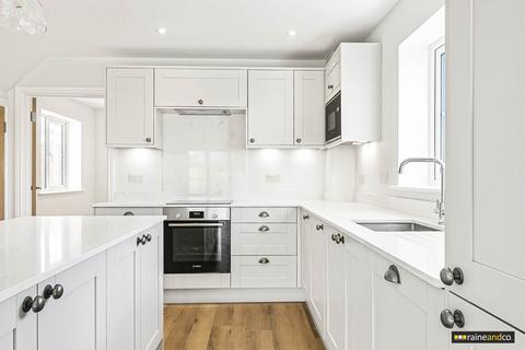 undefined, Bull Stag Green, Hatfield