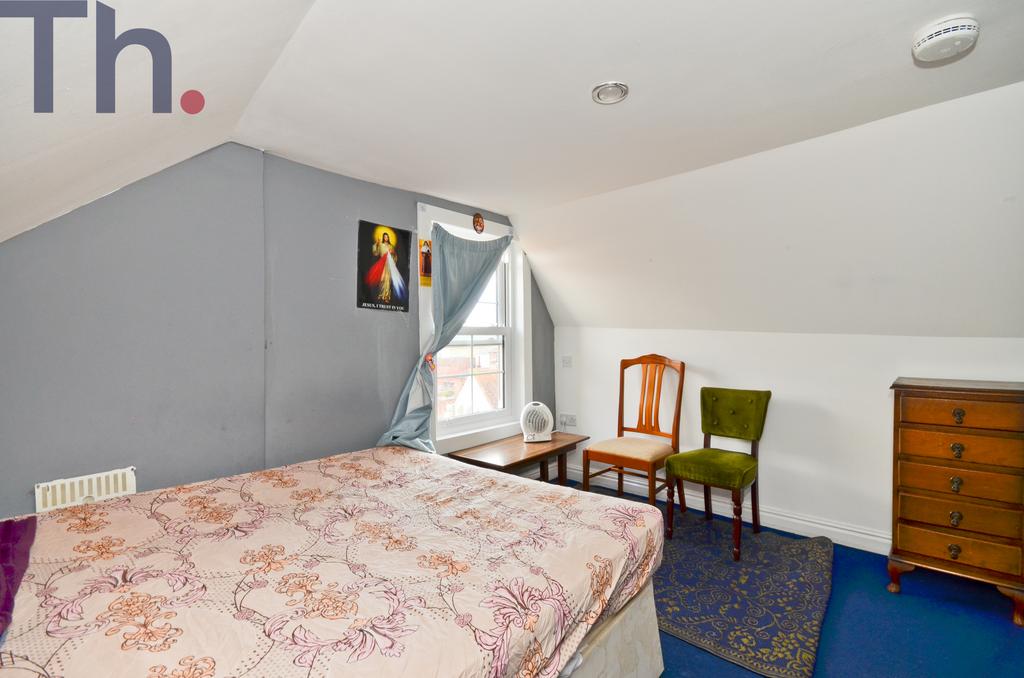 Bedroom 1.JPG