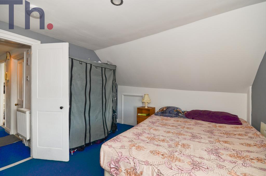 Bedroom 1 (2).JPG