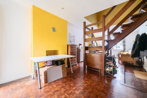 2 bedroom end of terrace house for sale, High Wycombe,  Train station,  Buckinghamshire,  HP13