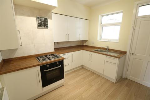 2 bedroom end of terrace house to rent, Park Road, Worsbrough, Barnsley