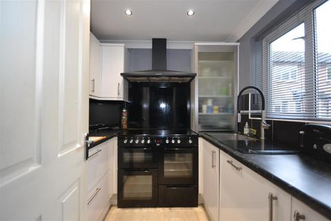 2 bedroom end of terrace house for sale, Cotswold Close, Verwood