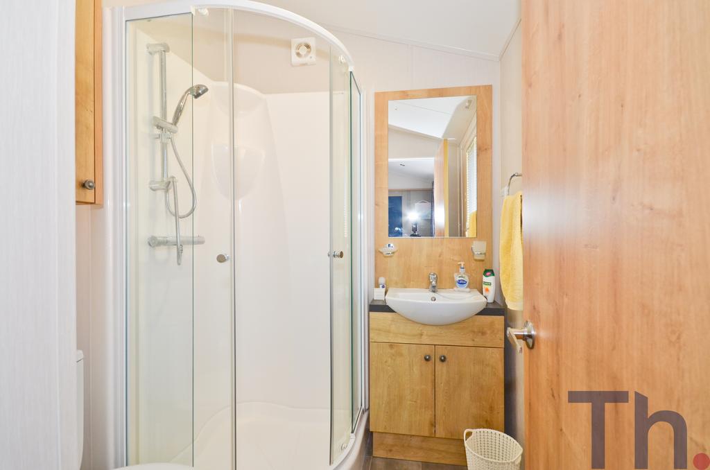 En-suite Shower Room.JPG