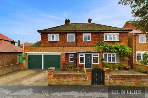 4 bedroom detached house for sale, Second Avenue, Bridlington