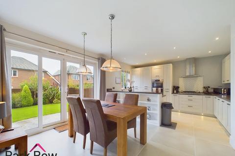 4 bedroom detached house for sale, Low Street, Sherburn In Elmet, Leeds