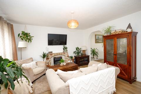2 Burn Bridge Drive, Strathaven, ML10 6UP