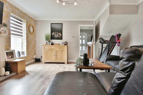 2 bedroom end of terrace house for sale, Windermere Court, Hull, HU7 6ED