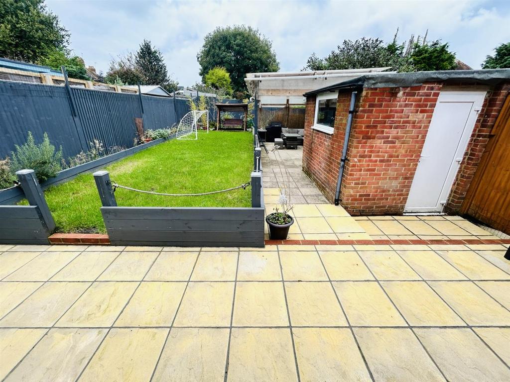 01323 438506