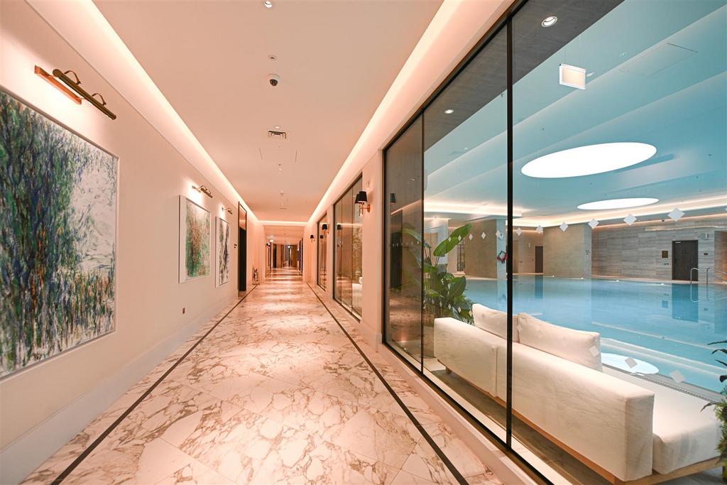 One Thames City, 8 Carnation Way... 2 bed apartment to rent £5,200 pcm (£1,200 pw)