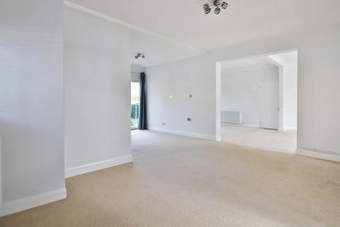 5 bedroom end of terrace house to rent, Brook Close, London