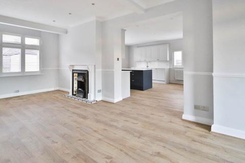 4 bedroom end of terrace house to rent, Brook Close, London