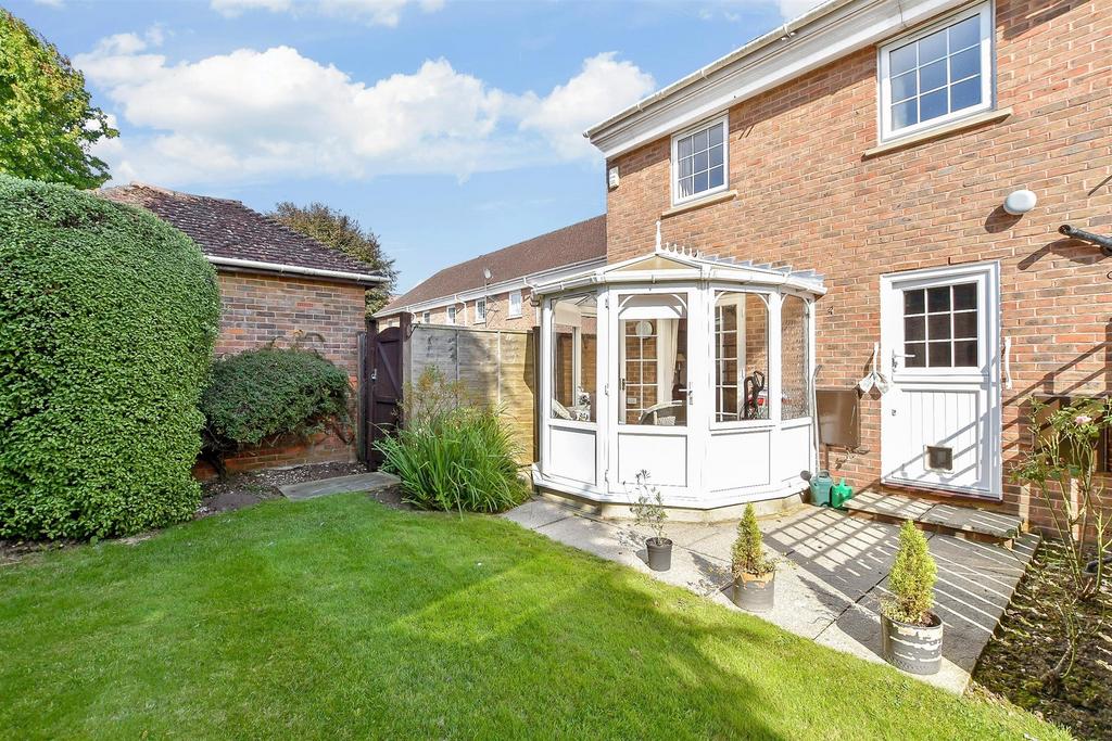 Hills Place, Horsham, West Sussex 2 bed semidetached house for sale