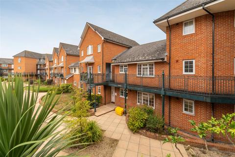 2 bedroom apartment for sale, Knights Place, Windsor