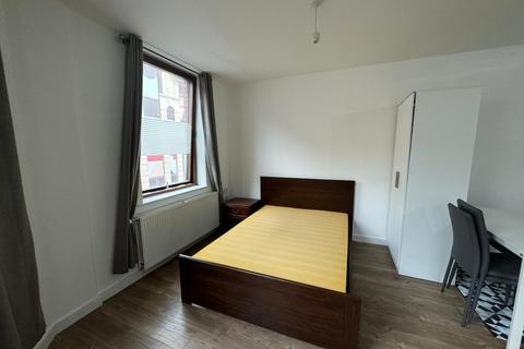 Studio to rent, Moorfields, Liverpool L2