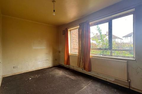 Flat 2, 30 Howard Road, London, SE25 5BY
