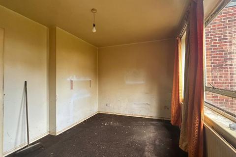 Flat 2, 30 Howard Road, London, SE25 5BY