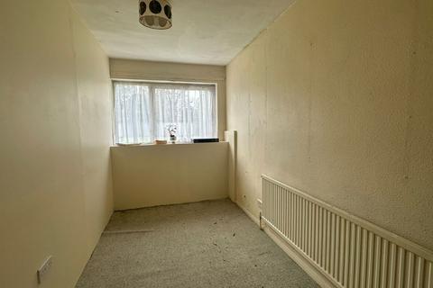 Flat 2, 30 Howard Road, London, SE25 5BY