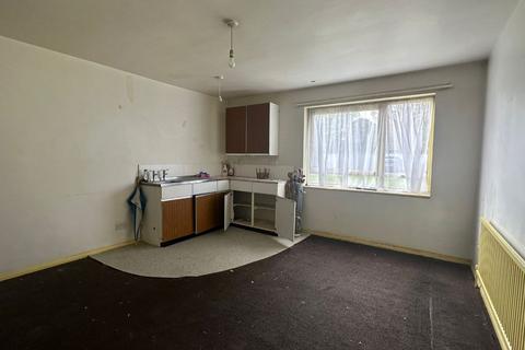 Flat 2, 30 Howard Road, London, SE25 5BY