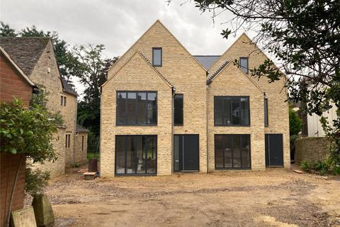 Walnut House, 39 Gloucester Place, Witney, OX28 6LB