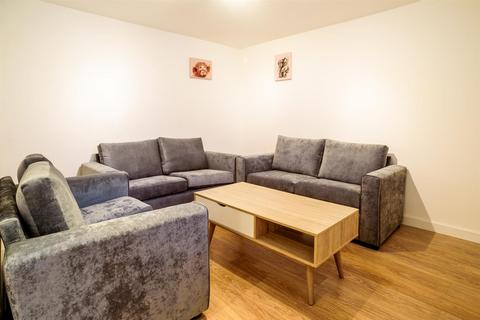 undefined, *£110pppw excl bills* Queens Road East, Beeston, NG9 2GS
