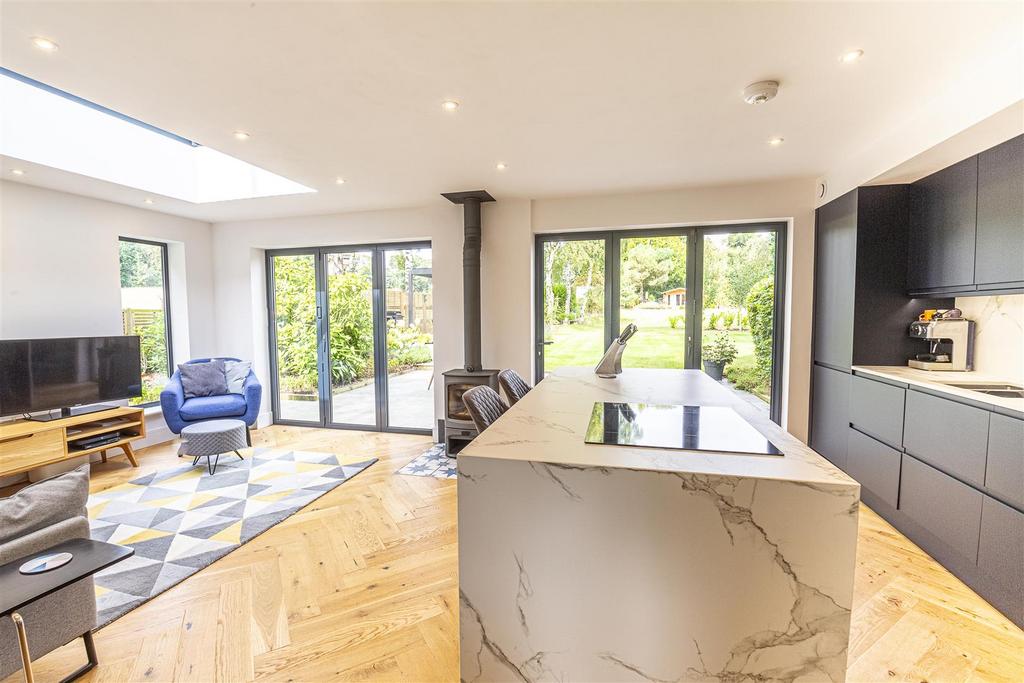5-The Lodge, Brake Lane, Hagley.jpg
