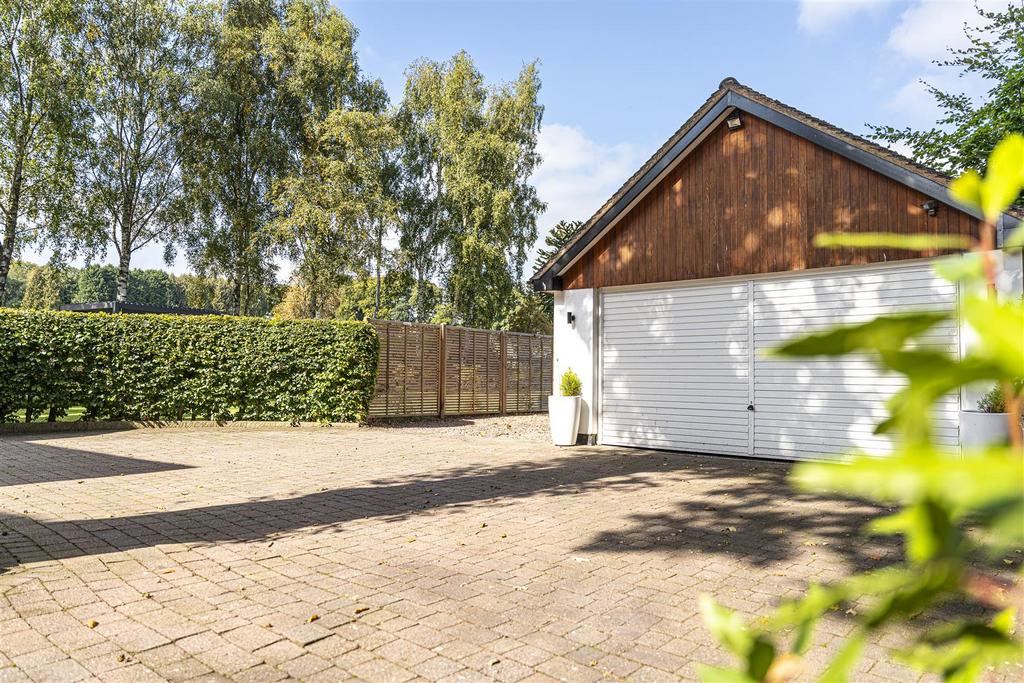65-The Lodge, Brake Lane, Hagley.jpg