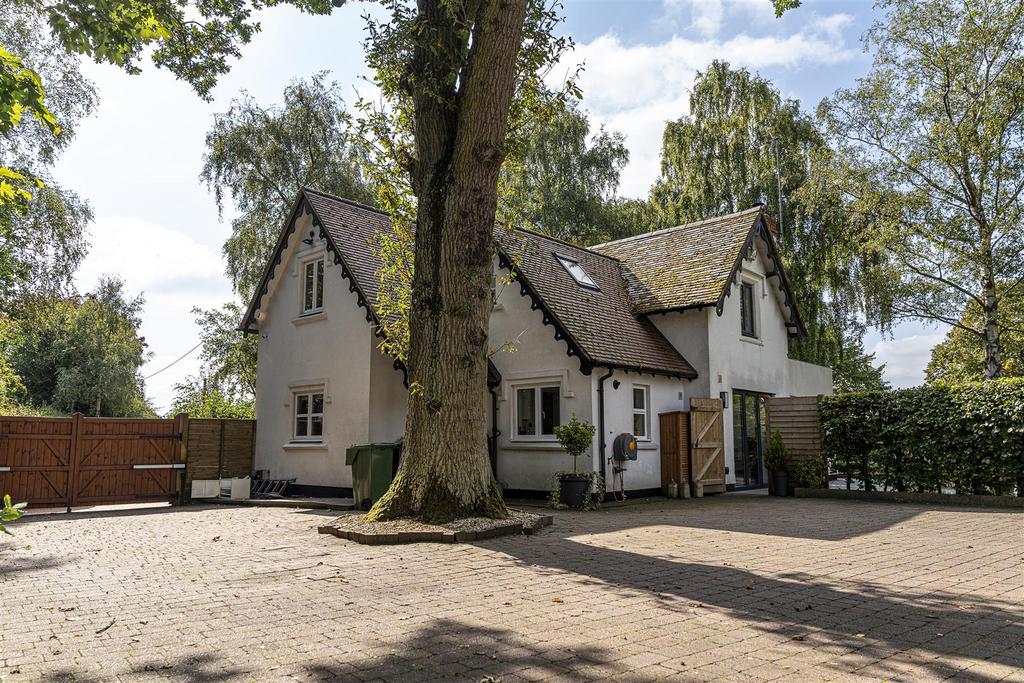 67-The Lodge, Brake Lane, Hagley.jpg