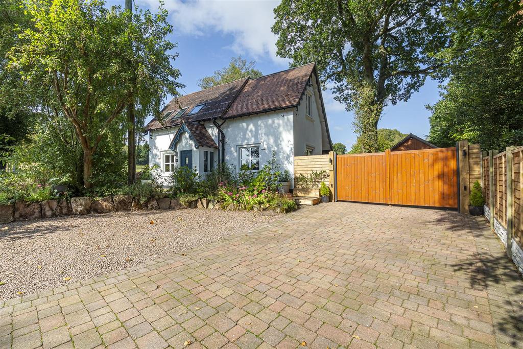 103-The Lodge, Brake Lane, Hagley.jpg