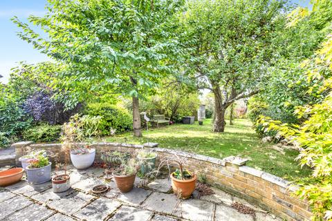 83 Overdale, Ashtead, KT21 1PX