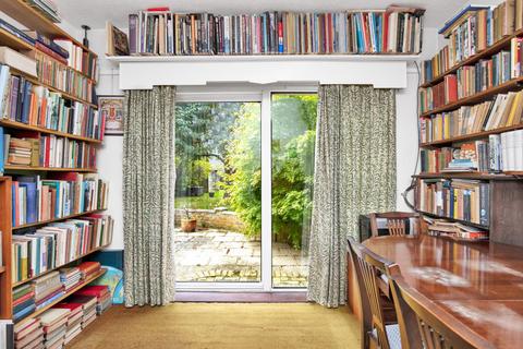 83 Overdale, Ashtead, KT21 1PX