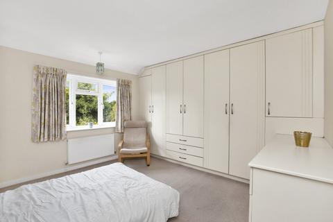 83 Overdale, Ashtead, KT21 1PX