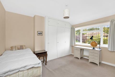 83 Overdale, Ashtead, KT21 1PX