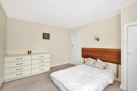 83 Overdale, Ashtead, KT21 1PX