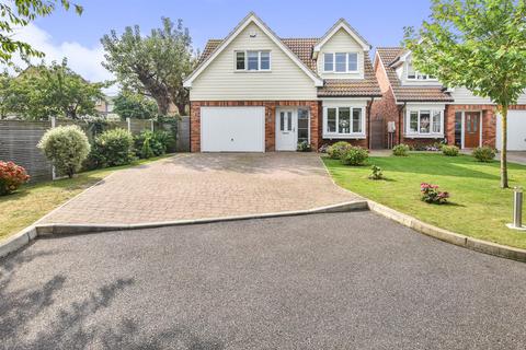 4 bedroom detached house for sale, Kiln Road, Thundersley